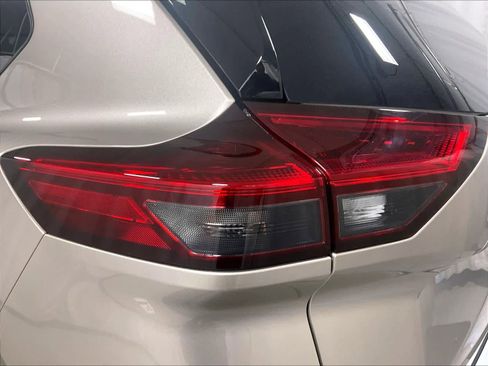 Used 2022 Nissan Rogue Platinum w/ Head-Up Display Package image 35