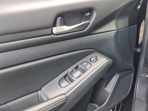 Used 2025 Nissan Altima 2.5 SV FWD image 22