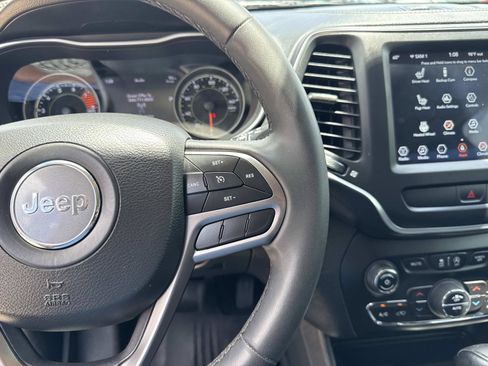 Used 2022 Jeep Cherokee Latitude Lux w/ Sun & Sound Group FWD image 24