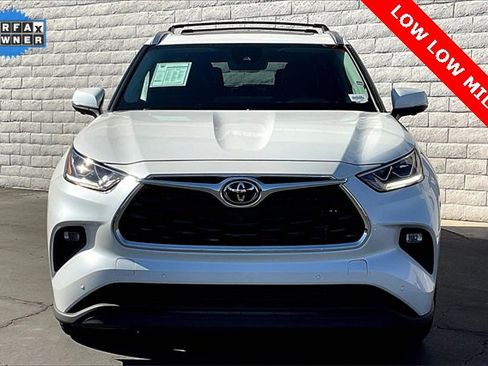 Used 2023 Toyota Highlander Limited image 2
