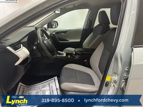 Used 2021 Toyota RAV4 XLE AWD/4WD image 5