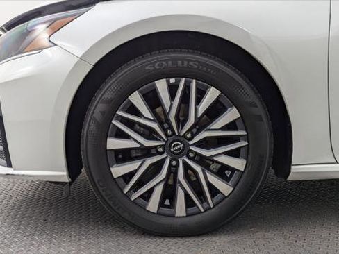 Used 2025 Nissan Altima 2.5 SV image 30