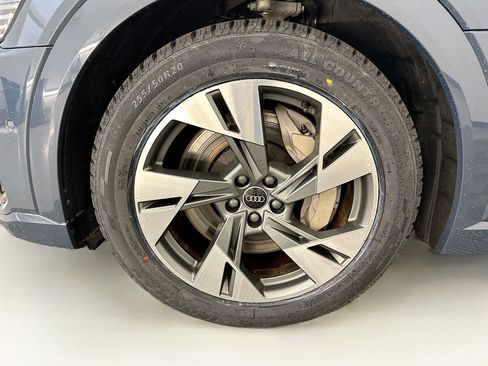 Used 2022 Audi e-tron Premium Plus w/ Premium Plus Package AWD/4WD image 37