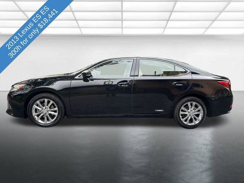 Used 2013 Lexus ES 300h w/ Luxury Pkg FWD image 2