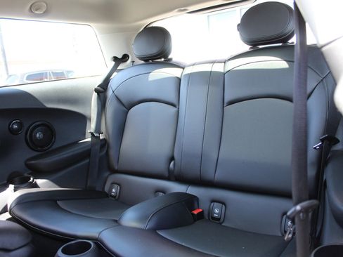 Used 2018 MINI Cooper 2-Door Hardtop FWD image 21