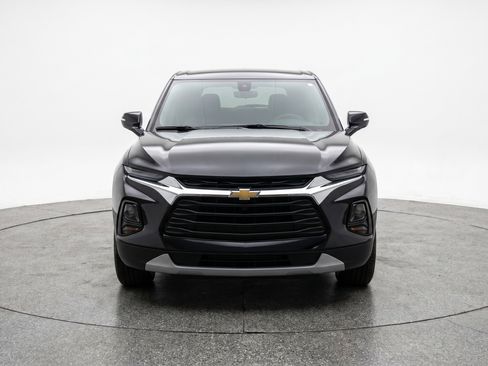 Used 2025 Chevrolet Blazer LT FWD image 2