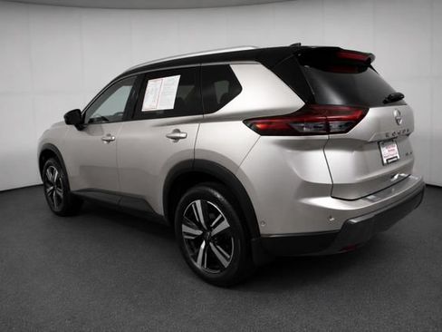 Certified 2025 Nissan Rogue SL w/ SL Premium Package AWD/4WD image 6