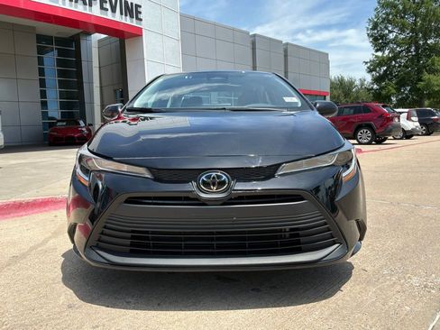 Used 2025 Toyota Corolla LE FWD image 3