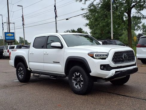 Used 2019 Toyota Tacoma TRD Off-Road AWD/4WD image 3