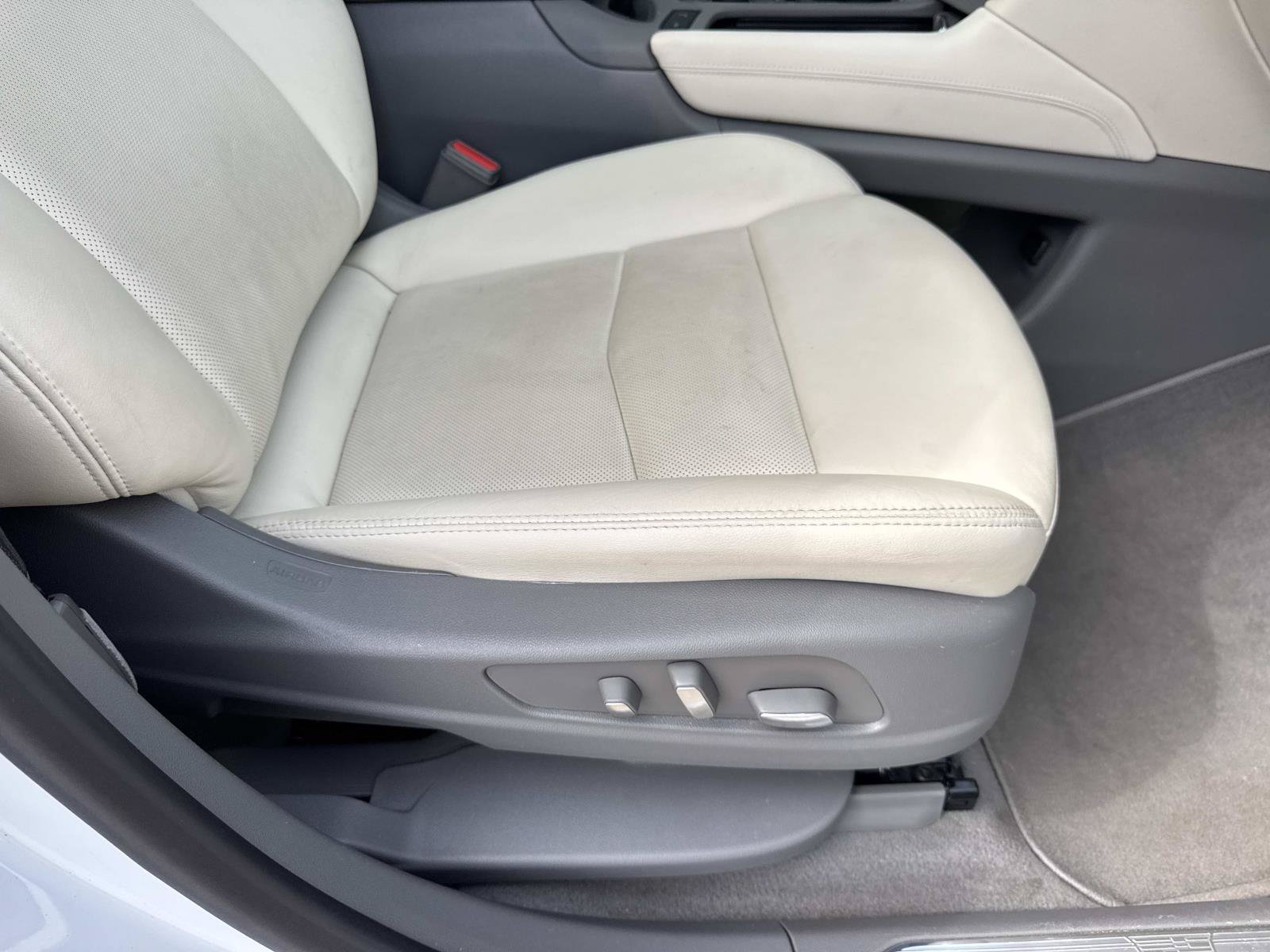 Used 2021 Cadillac XT5 Premium Luxury FWD image 12
