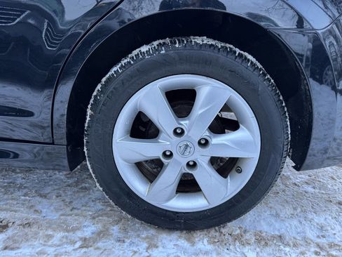 Used 2012 Nissan Versa 1.8 SL 4dr Hatchback image 9