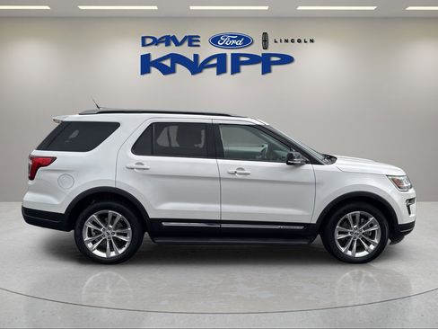 Used 2018 Ford Explorer XLT w/ Equipment Group 202A image 9