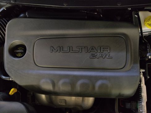 Used 2021 Jeep Cherokee Latitude Plus AWD/4WD image 30