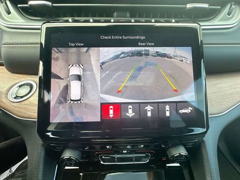 Used 2022 Jeep Grand Cherokee Summit w/ Luxury Tech Group V AWD/4WD image 19