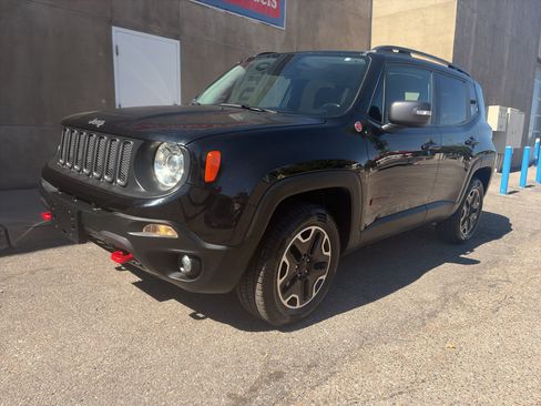 Used 2017 Jeep Renegade Trailhawk AWD/4WD image 22