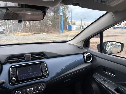 Used 2025 Nissan Versa SV image 35