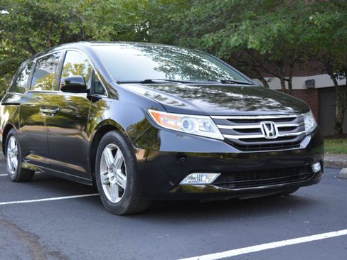 Used 2013 Honda Odyssey Touring Elite image 3