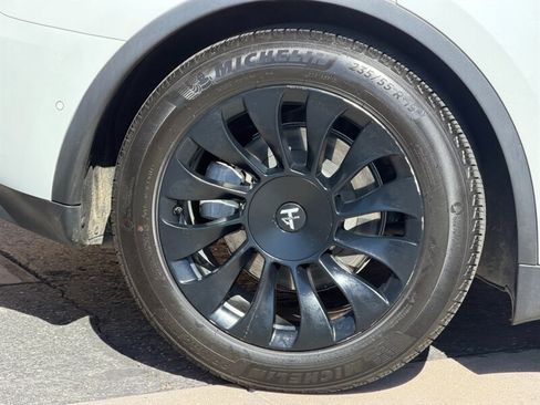 Used 2021 Tesla Model Y Long Range AWD/4WD image 37