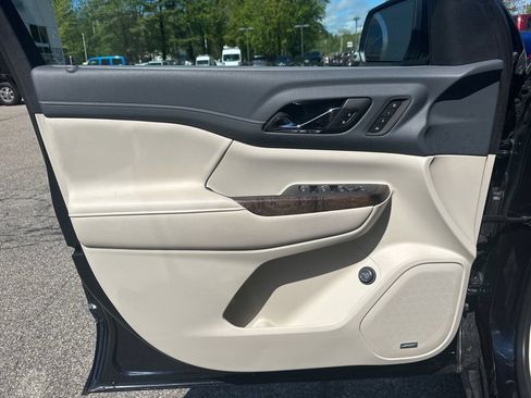 Used 2022 GMC Acadia Denali FWD image 15