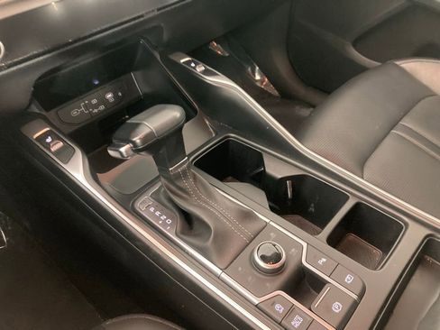 Certified 2024 Kia Sorento S image 9