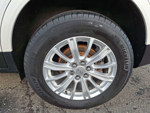 Used 2018 Cadillac XT5 AWD image 5