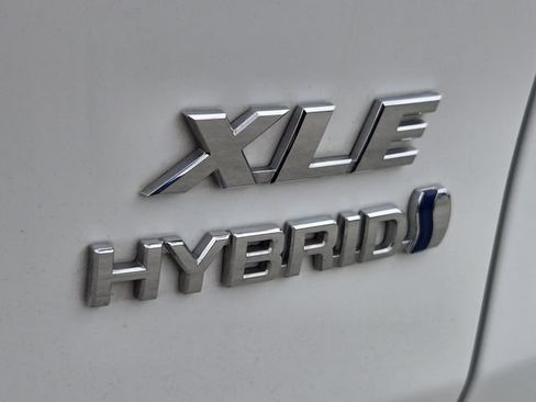 Used 2024 Toyota RAV4 XLE AWD/4WD image 14