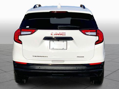 Used 2023 GMC Terrain SLE w/ Driver Convenience Package image 4