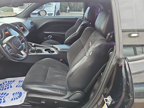 Used 2015 Dodge Challenger R/T Scat Pack w/ Leather Interior Group RWD image 9