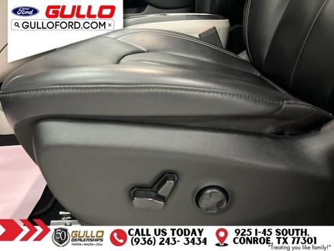 Used 2023 Chrysler Pacifica Touring-L FWD image 21