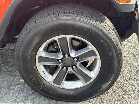 Used 2019 Jeep Wrangler Unlimited Sahara AWD/4WD image 12