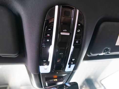 Certified 2019 Porsche Cayenne AWD/4WD image 28