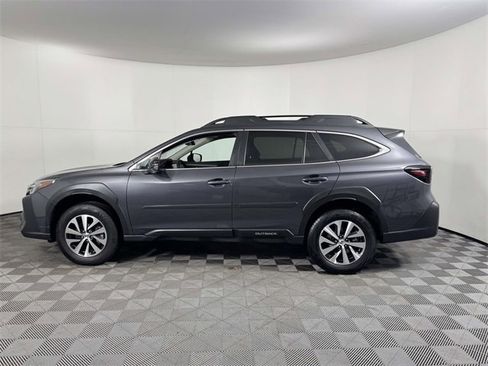 Used 2024 Subaru Outback Premium image 11