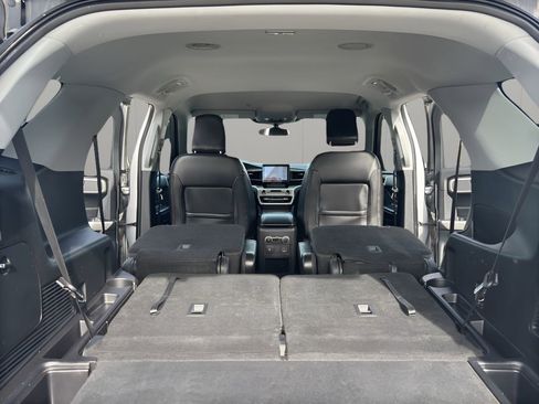 Used 2021 Ford Explorer XLT w/ Equipment Group 202A image 37