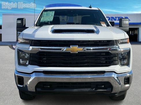 Used 2024 Chevrolet Silverado 2500 LT image 5