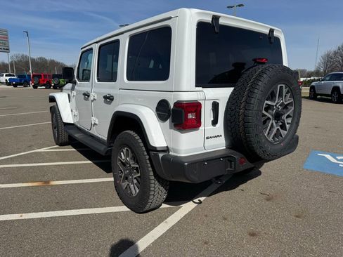 New 2026 Jeep Wrangler Unlimited Sahara AWD/4WD image 7