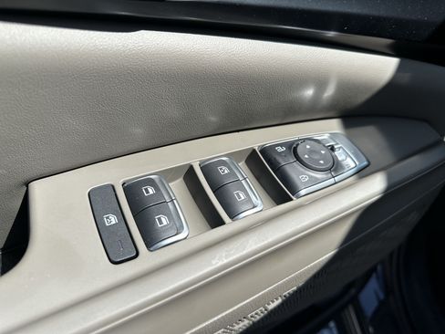 New 2026 Kia Carnival LX FWD image 16