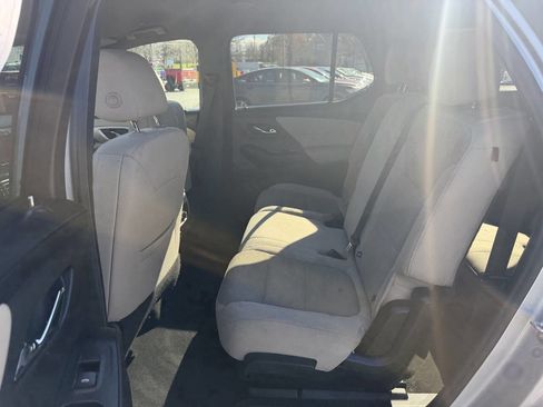 Used 2022 Chevrolet Traverse LS AWD/4WD image 12