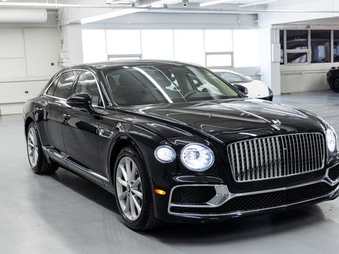 Used 2023 Bentley Flying Spur V8 image 12
