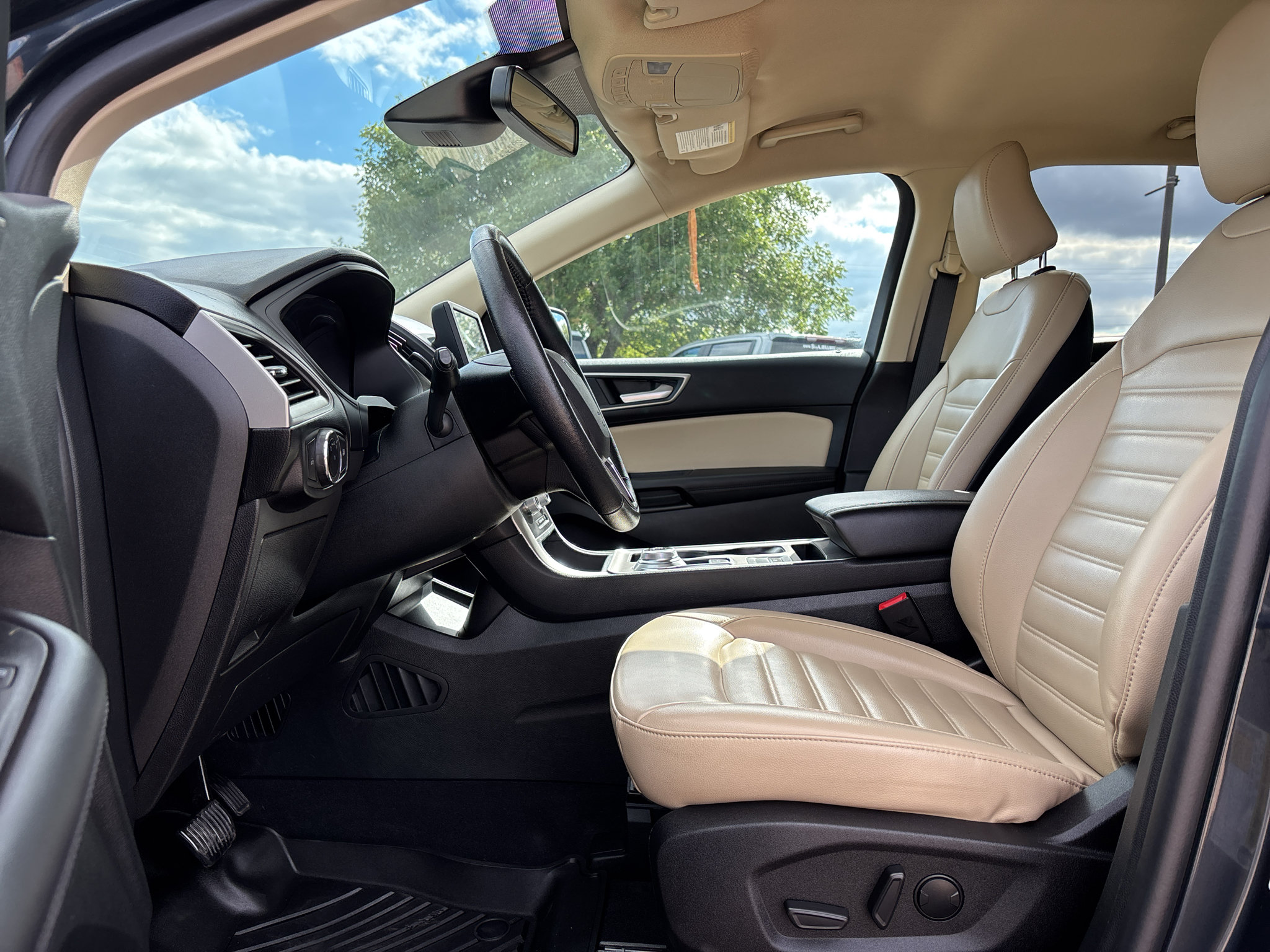 Used 2024 Ford Edge SEL AWD/4WD image 13