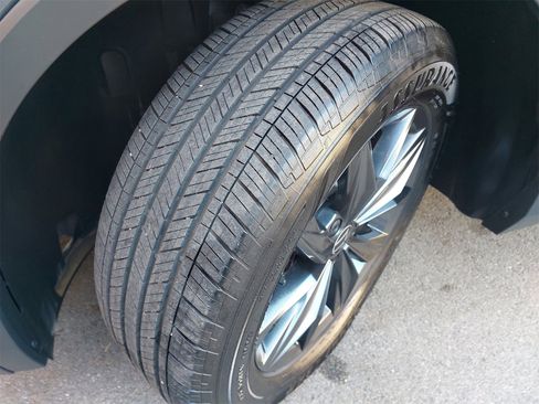 Used 2022 Volkswagen Tiguan SE image 37