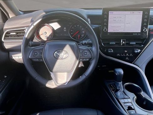 Used 2022 Toyota Camry XSE FWD image 8