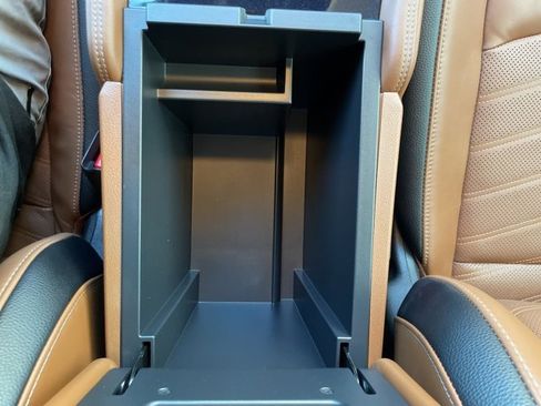 Used 2023 Nissan Pathfinder Platinum image 11