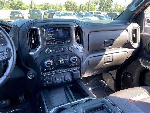 Used 2022 GMC Sierra 2500 AT4 w/ AT4 Preferred Package AWD/4WD image 9