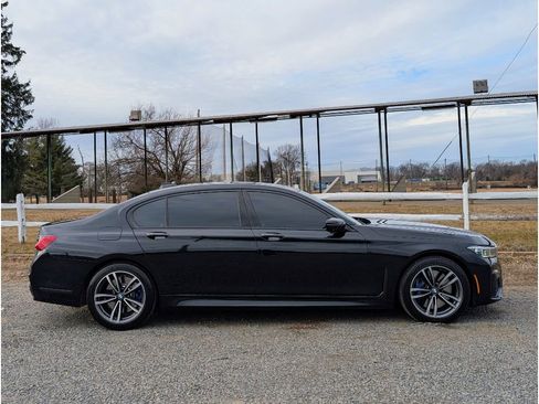 Used 2020 BMW 750i xDrive w/ Executive Package image 8