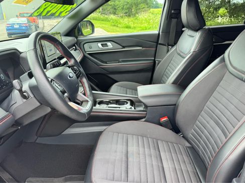 Used 2025 Ford Explorer ST-Line w/ ST-Line Street Pack AWD/4WD image 14