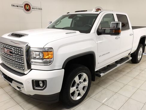 Used 2019 GMC Sierra 2500 Denali w/ Duramax Plus Package AWD/4WD image 5