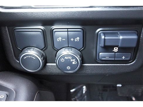 Used 2021 Chevrolet Tahoe High Country w/ Premium Package image 21