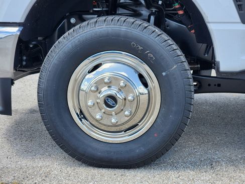 New 2026 Ford F350 XL w/ XL Chrome Package AWD/4WD image 15