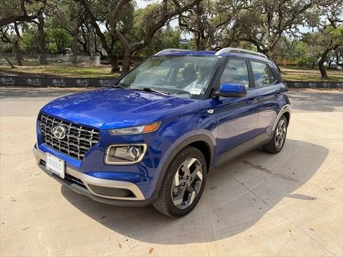 Certified 2025 Hyundai Venue SEL FWD image 1