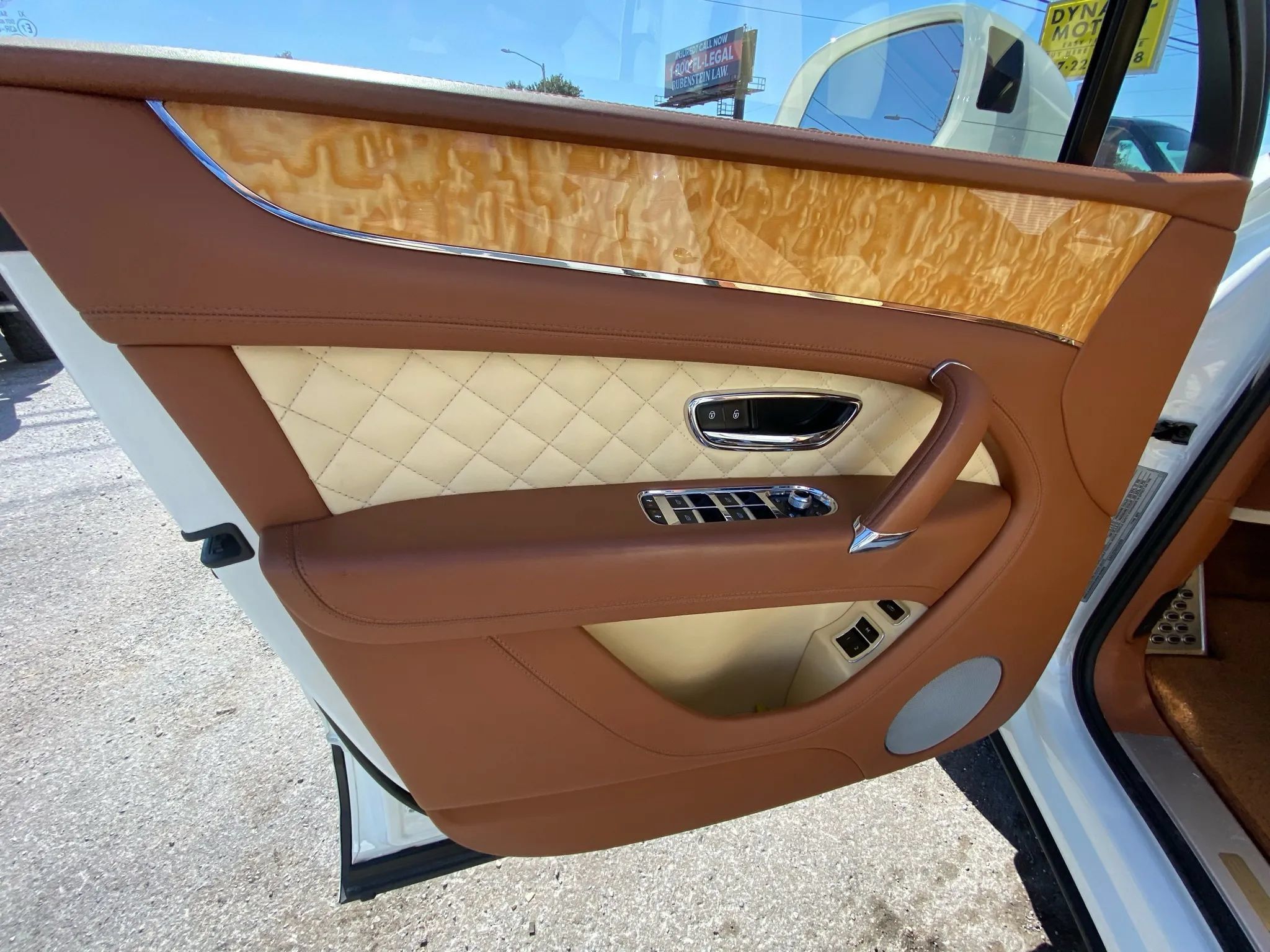 Used 2017 Bentley Bentayga AWD/4WD image 22